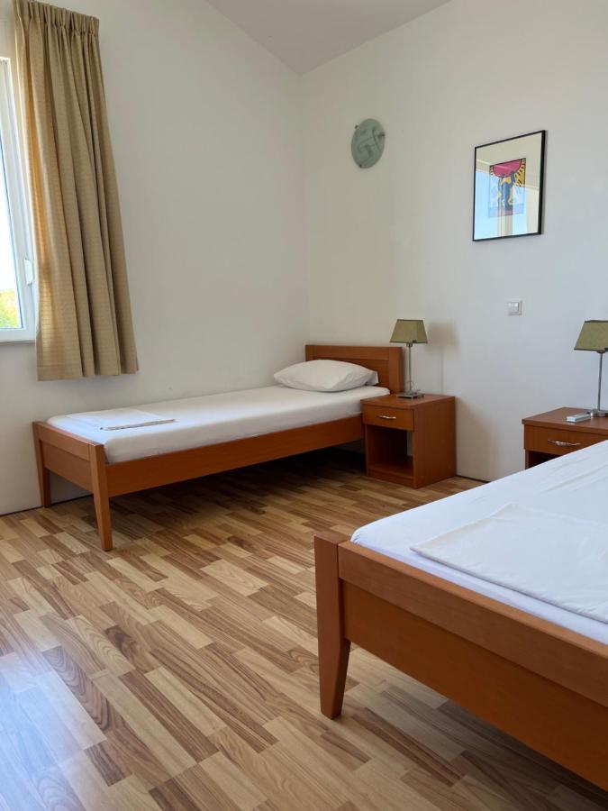 Apartments Angela Cesarica Εξωτερικό φωτογραφία
