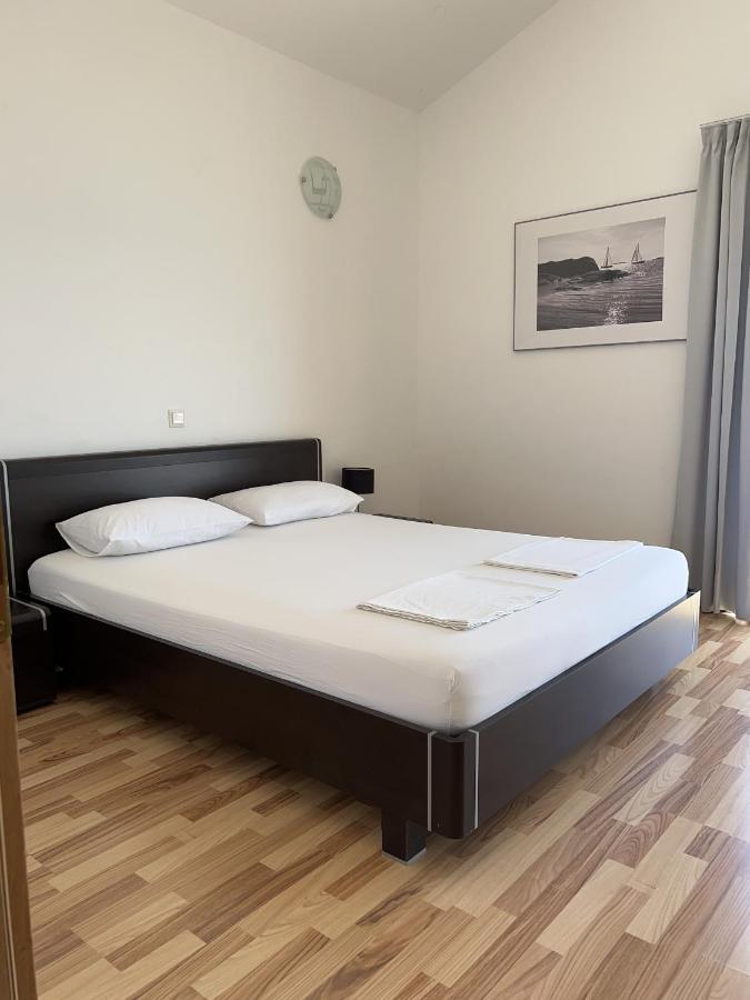 Apartments Angela Cesarica Εξωτερικό φωτογραφία